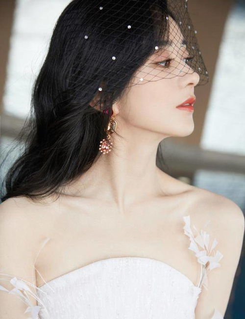 他曾經(jīng)熱度不輸劉德華 齊胸襦裙